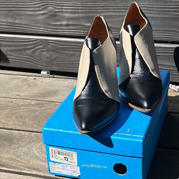 John Fluevog©️ black and white beautiful and COMFORTABLE heels. - Picture 3 of 13